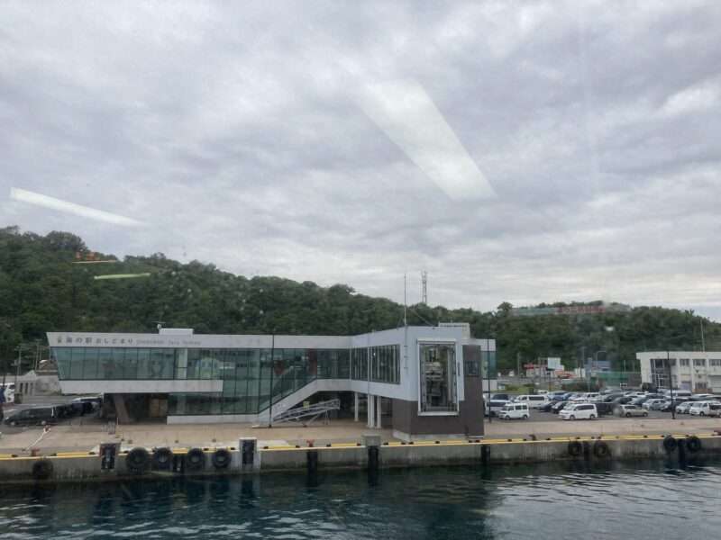 鴛泊（おしどまり）港フェリーターミナル