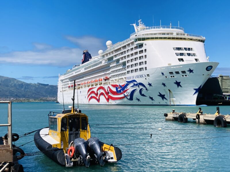 港に停泊しているプライド・オブ・アメリカの外観