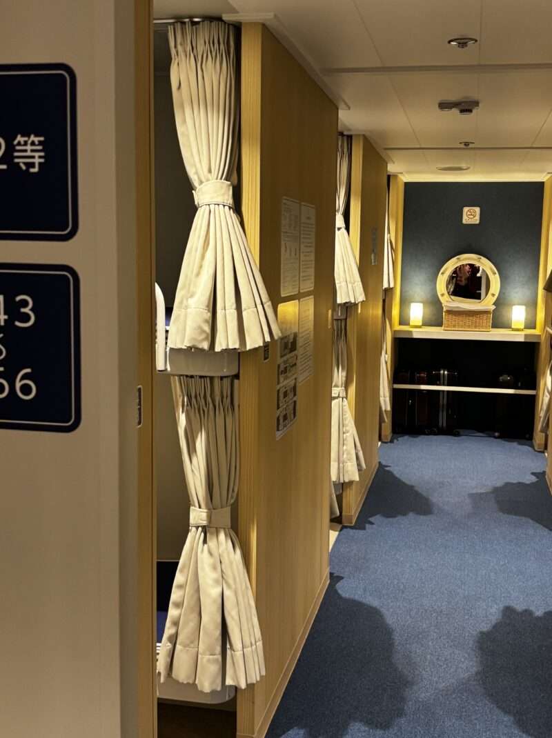 さるびあ丸客室内廊下