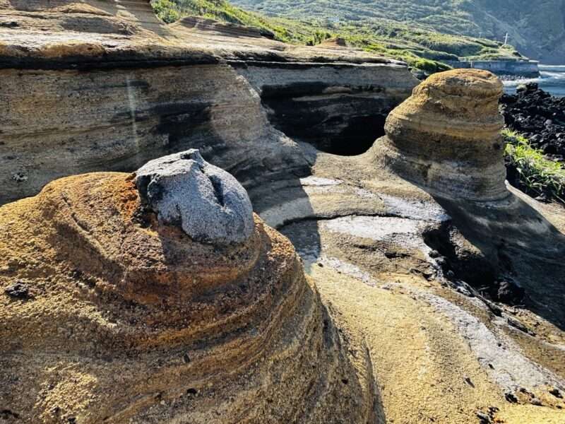 伊豆大島のカキハラ磯火山豆石の写真