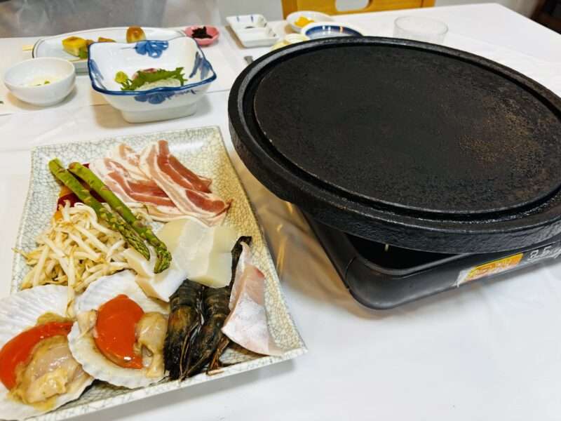 伊豆大島温泉ホテルの夕食鉄板焼きの写真