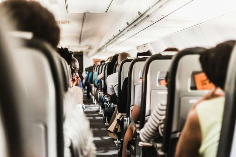飛行機エコノミークラス内の様子