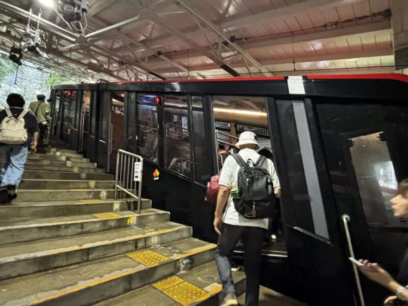 極楽橋駅でケーブルカーに乗る