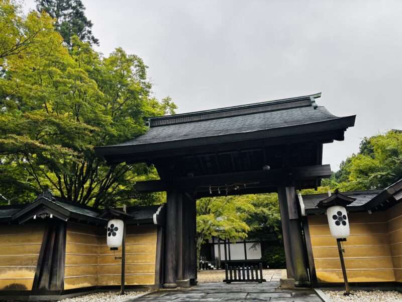 高野山宿坊　天徳院入口