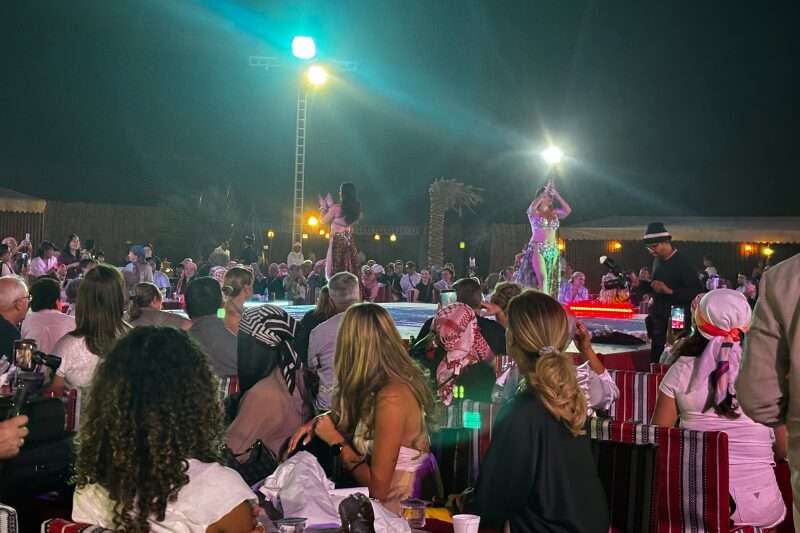 ドバイデザートサファリでのベリーダンスショー