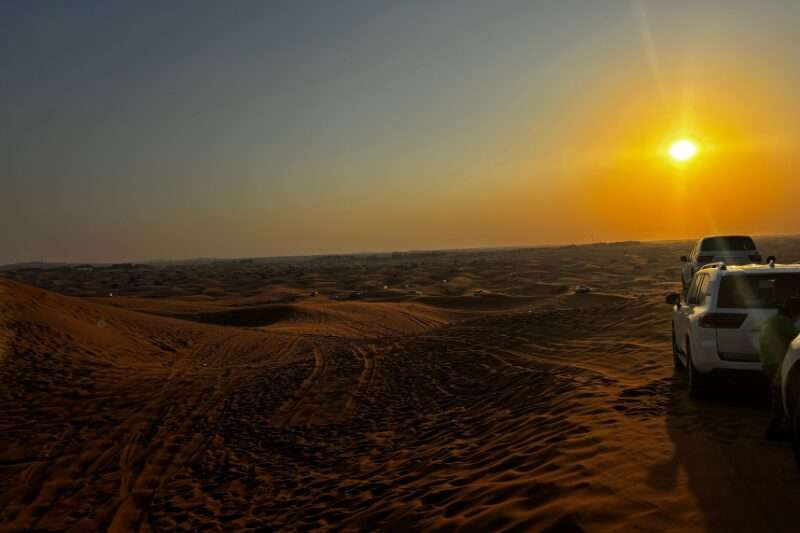 ドバイ砂漠ツアーでの夕日