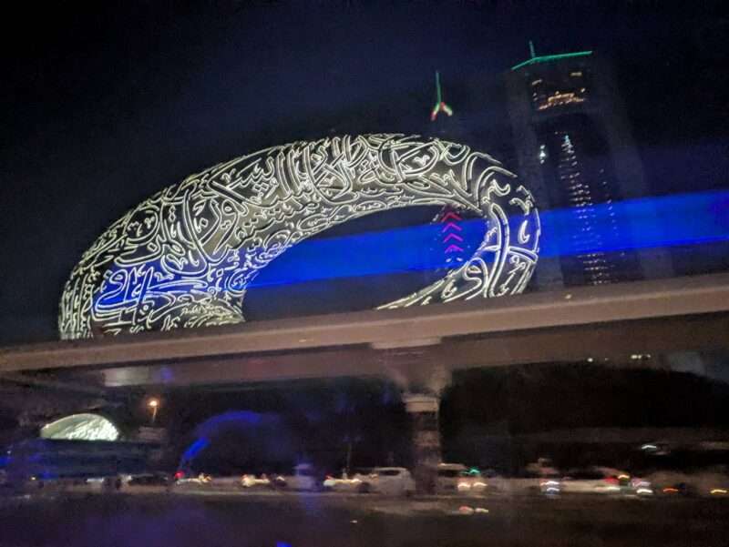 ドバイ未来博物館夜