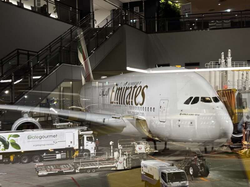 成田空港のエミレーツ航空機体