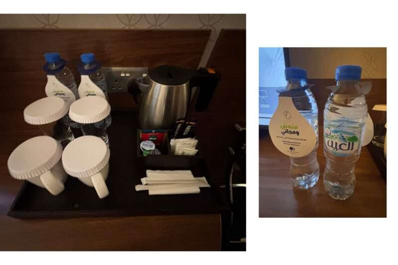 ダブルツリー・バイ・ヒルトン・ドバイ・アル・ジャダフのホテル客室のお水他