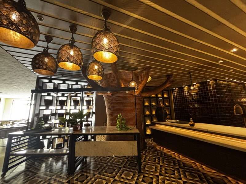 ドバイのレストラン「アシーラ」の入り口