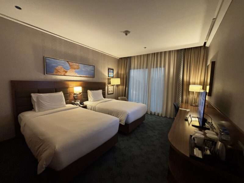 ドバイのホテル「ダブルツリー・バイ・ヒルトン・ドバイ・アルジャダフ」ツインルーム