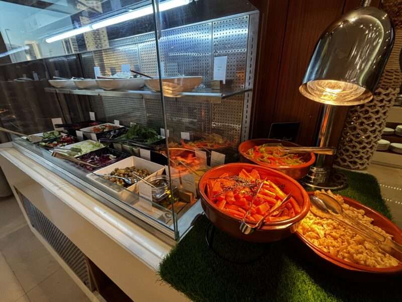 ダブルツリー・バイ・ヒルトン・ドバイ・アルジャダフのビュッフェ