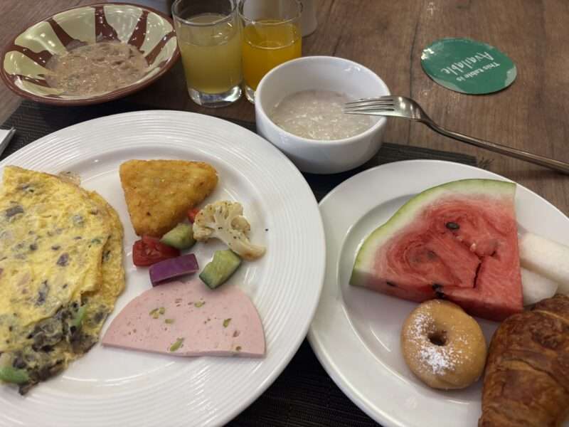 ドバイのホテルのビュッフェ