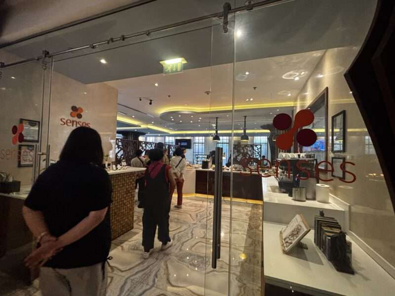 ドバイのレストラン「Senses」の入り口