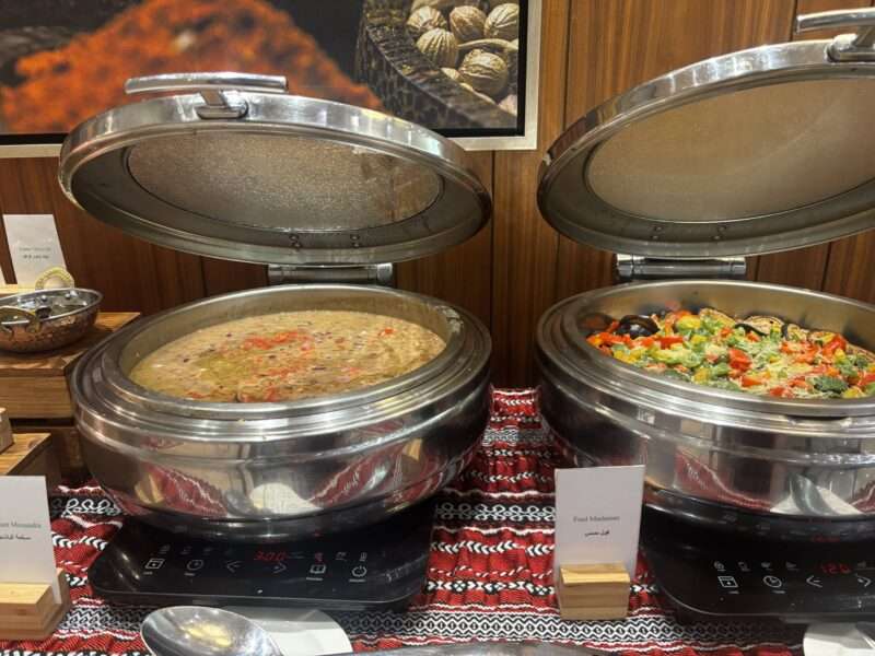 ダブルツリー・バイ・ヒルトン・ドバイ・アルジャダフのビュッフェ