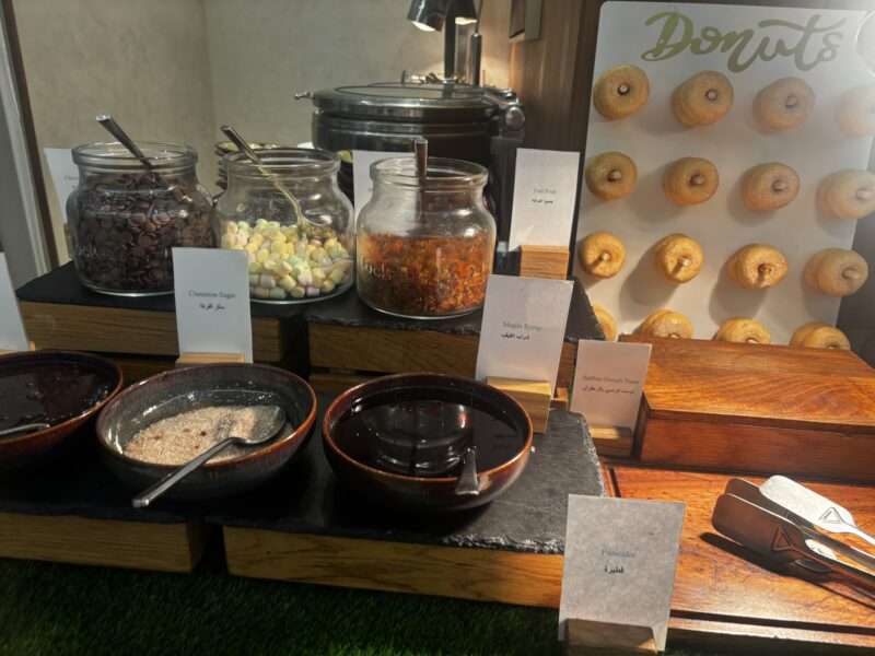 ダブルツリー・バイ・ヒルトン・ドバイ・アルジャダフのビュッフェ