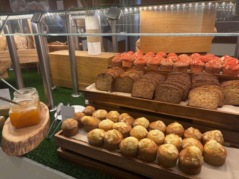 ダブルツリー・バイ・ヒルトン・ドバイ・アルジャダフのビュッフェ