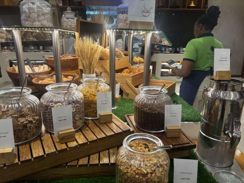 ダブルツリー・バイ・ヒルトン・ドバイ・アルジャダフのビュッフェ