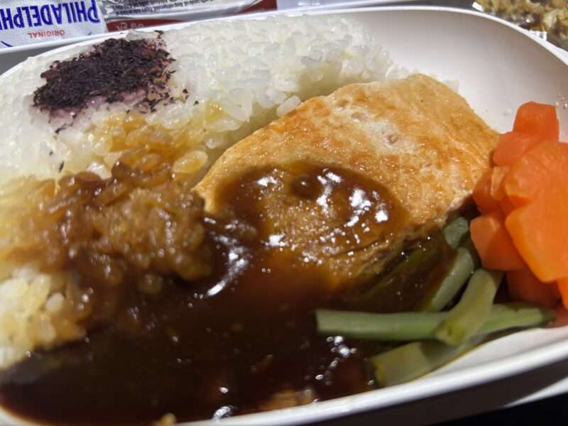 エミレーツ航空機内食サーモン
