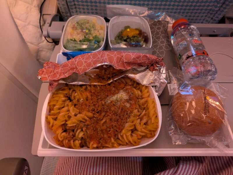 エミレーツ航空エコノミークラス食事（ボロノーぜ）