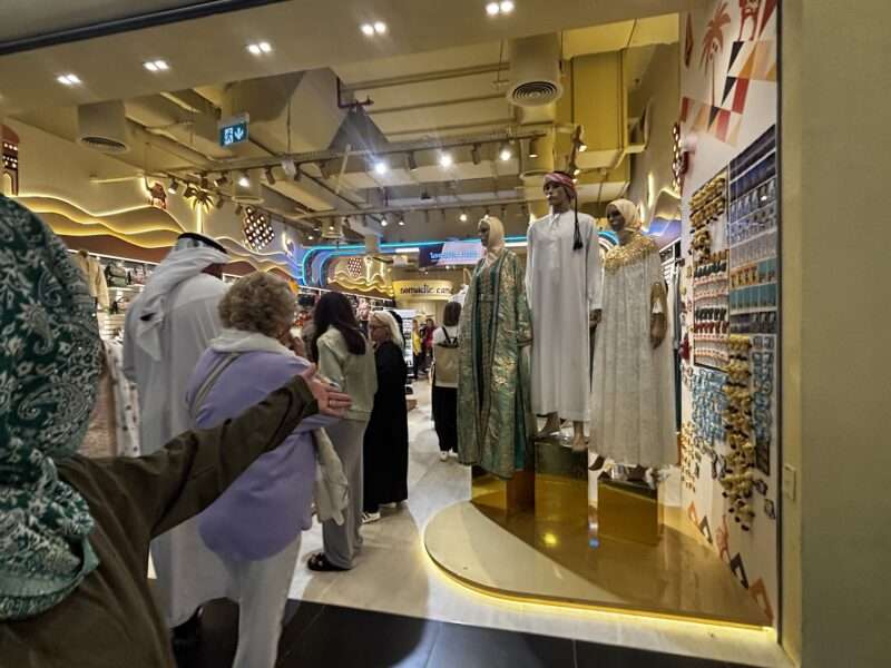 アブダビのスーク・アル・ジャミショッピングモール内のお店