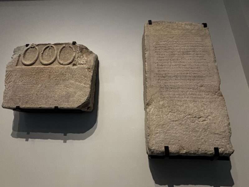 アブダビ・ルーブル美術館の展示品