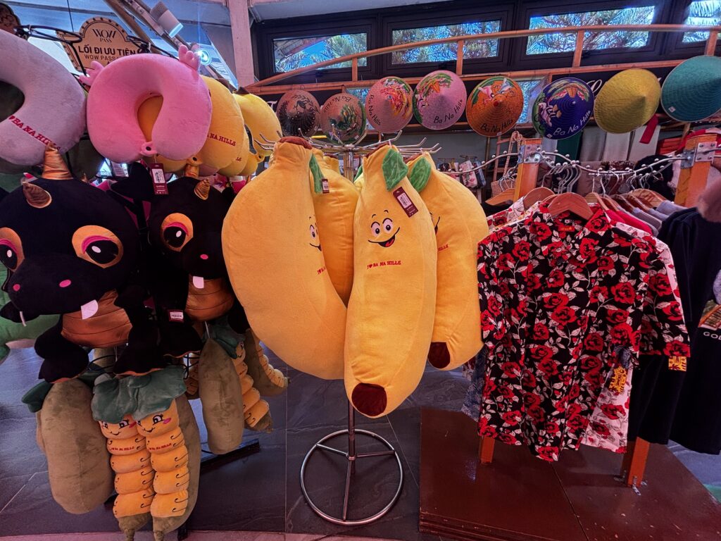 バーナーヒルズのマルセイユ駅のおみやげ店