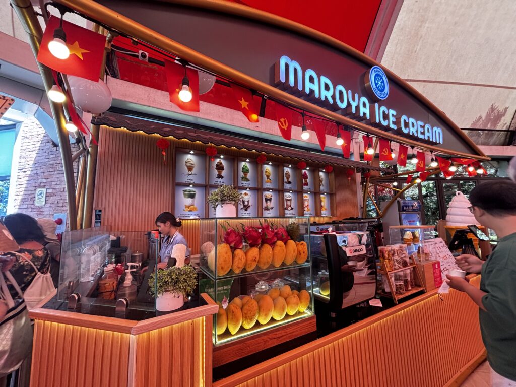 バーナーヒルズのマルセイユ駅のアイスクリーム店