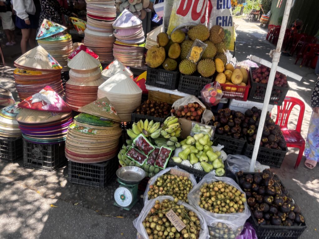 ベトナムのフルーツを売っている屋台