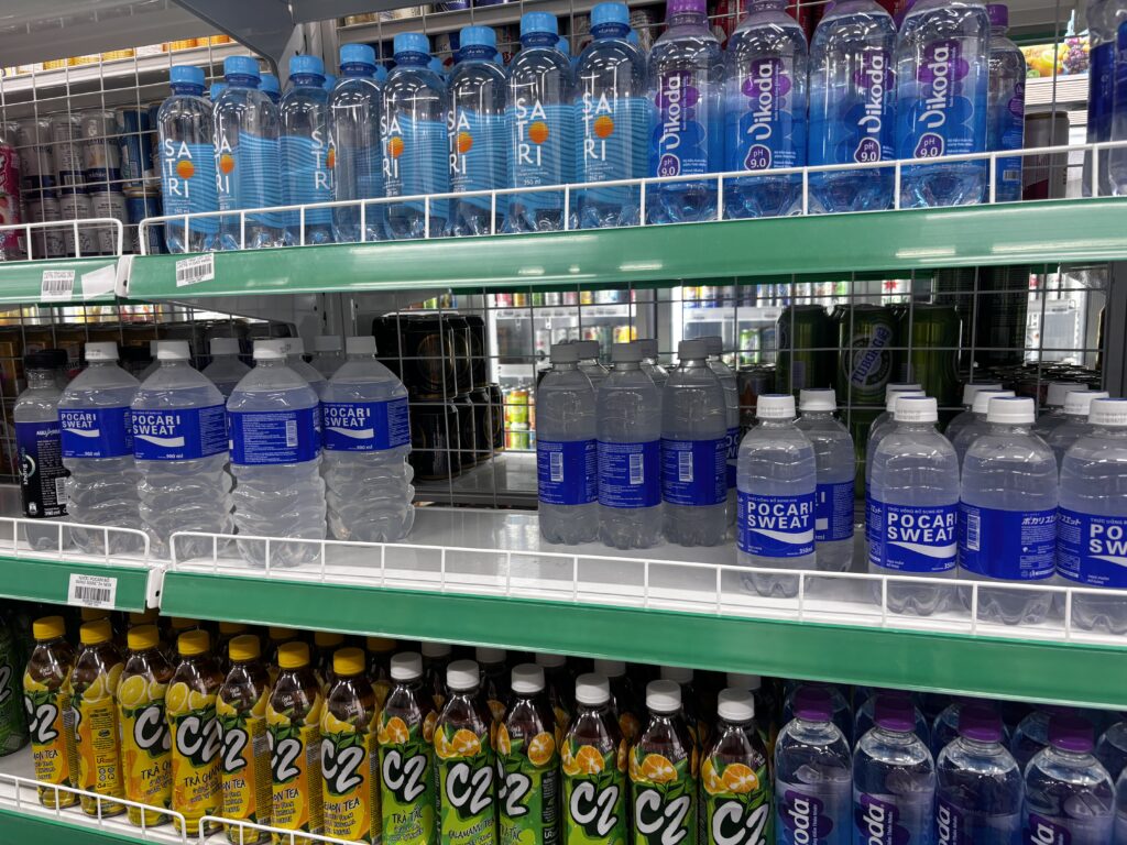 ベトナム・ホイアンの旧市街のお店で売っていたポカリスエット