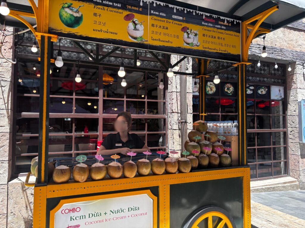 バーナーヒルズ・フランス村のココナッツジュース屋台