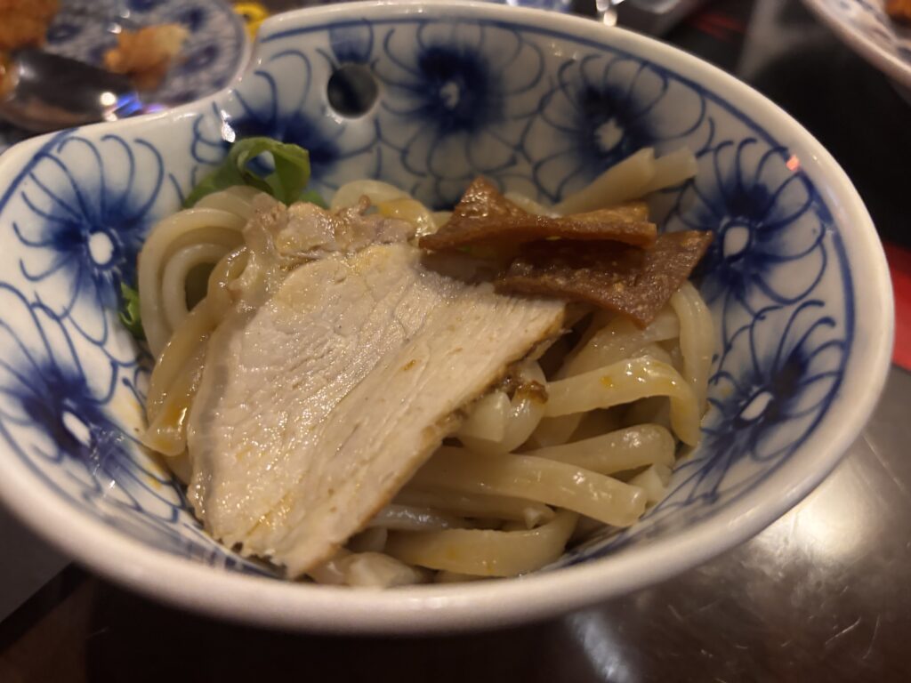 ホイアンのCitronella Restaurant Cafeで提供された名物カオラウの麺料理