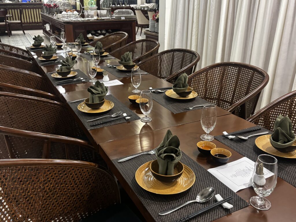 シルコテル ホイアン レストランシフォンの店内の座席の様子