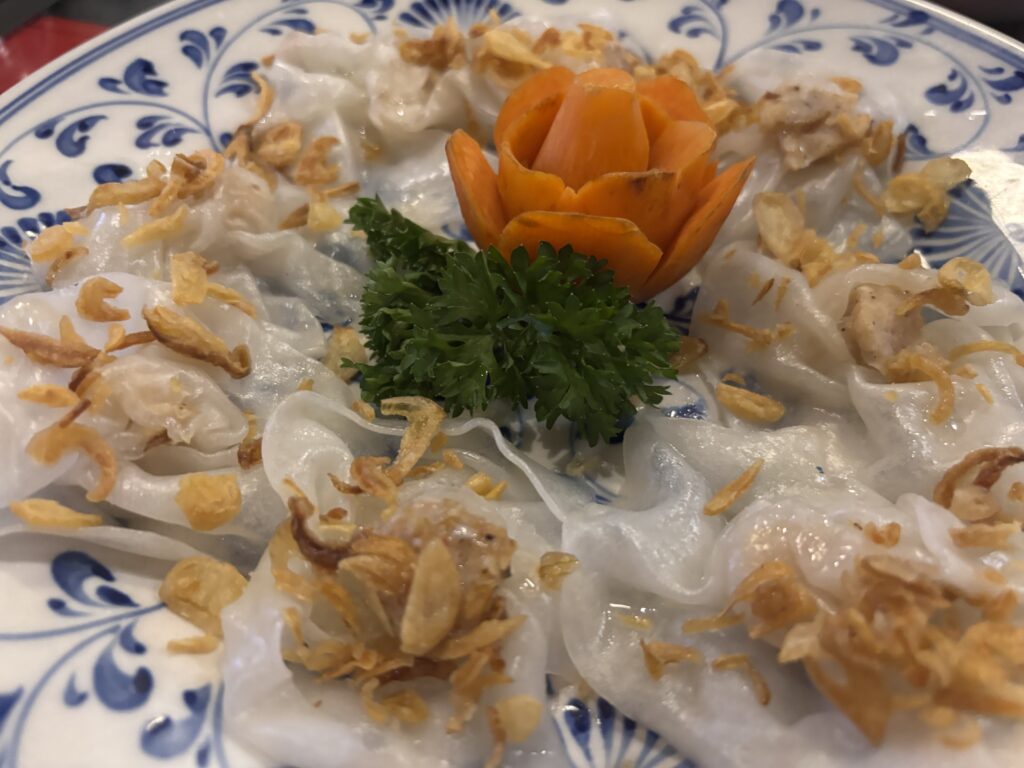 ホイアンのCitronella Restaurant Cafeで提供された名物ホワイトローズの蒸し餃子