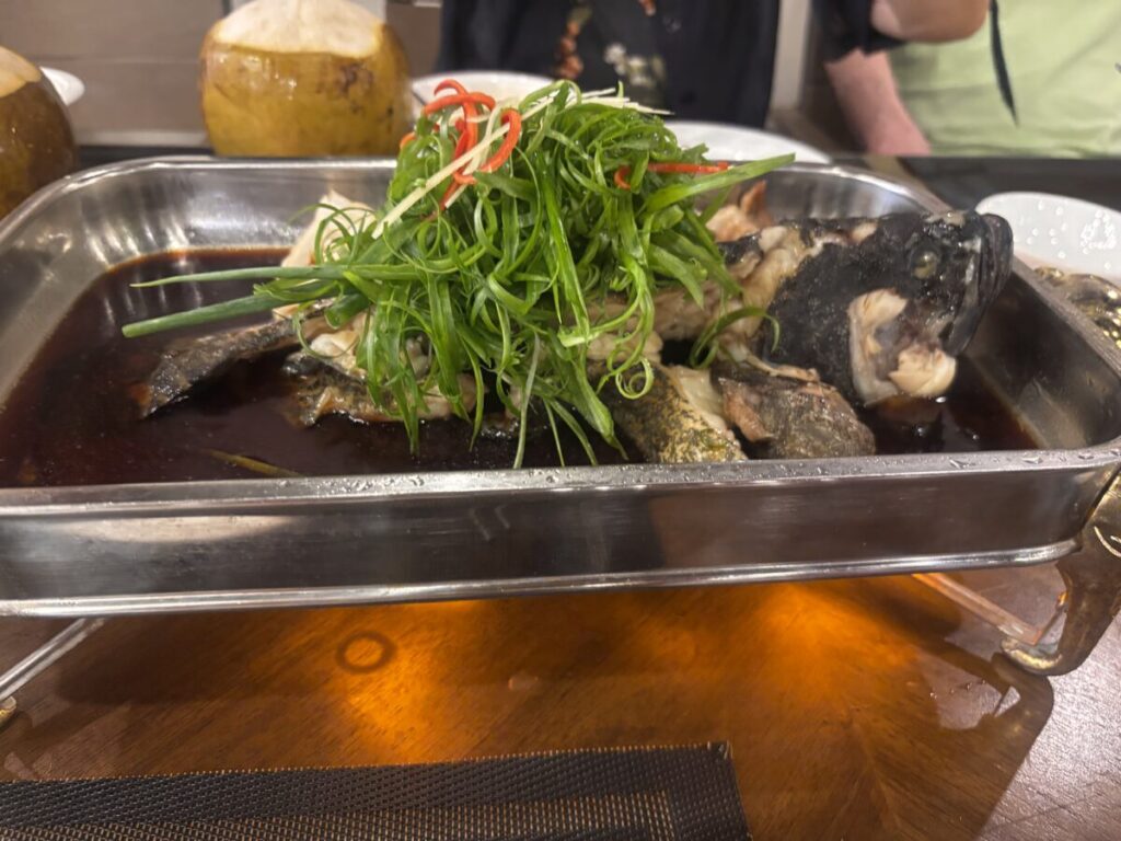 ベトナム・ダナンのMuối Biển Seafood Restaurant(ムオイビエン)の魚の煮込み